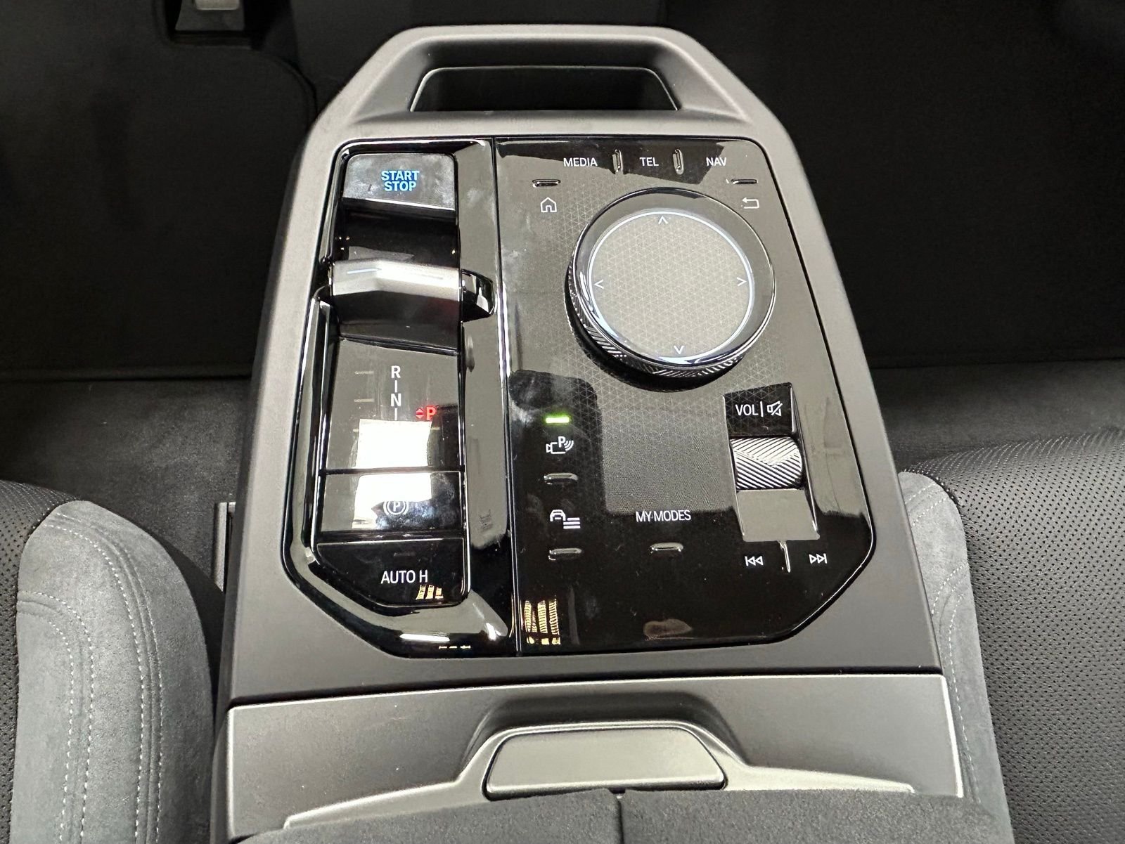 New 2026 Space Silver Metallic BMW xDrive45 image 23