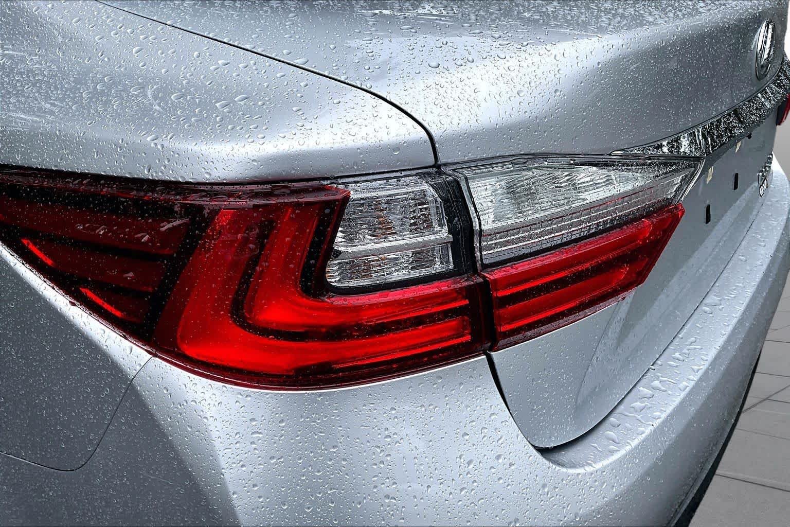 Used 2016 Silver Lining Metallic Lexus  image 28
