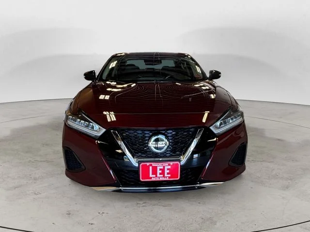 Used 2021 Red Nissan SV image 9