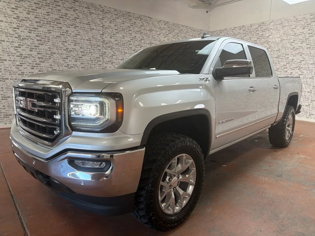 Used 2018 Quicksilver Metallic GMC SLT image 3