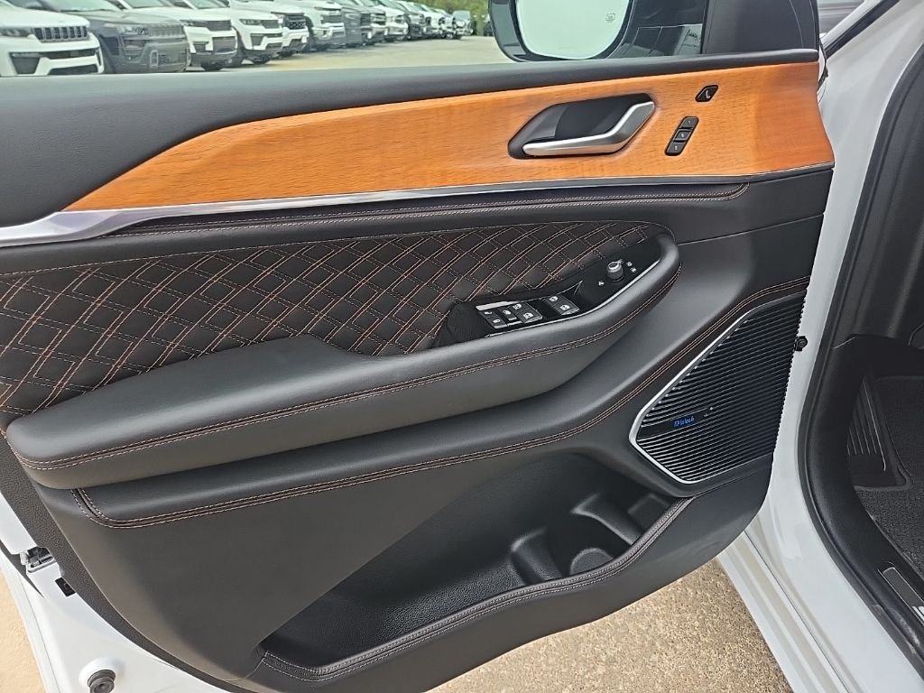 Used 2022 White Jeep Summit Reserve image 32