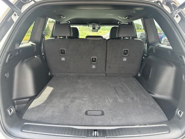New 2026 Bright White Clear-Coat Exterior Paint Jeep Laredo image 19