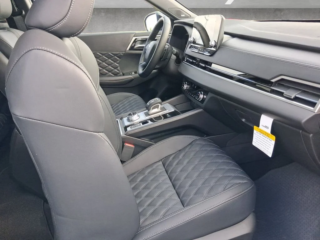 New 2026 Black Nissan Platinum image 25