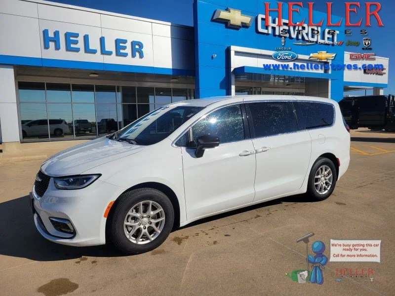 Used 2026 Bright White Clearcoat Chrysler Select image 1