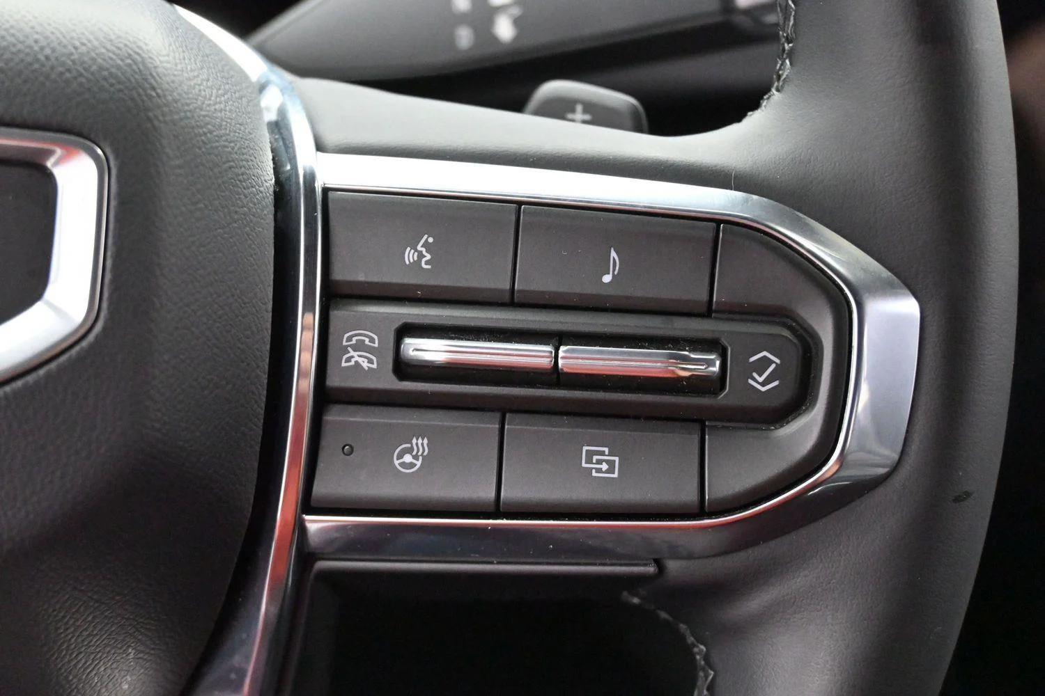 Used 2026 Summit White GMC Elevation image 21