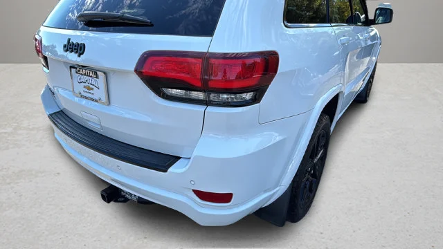 Used 2018 White Jeep Altitude image 35