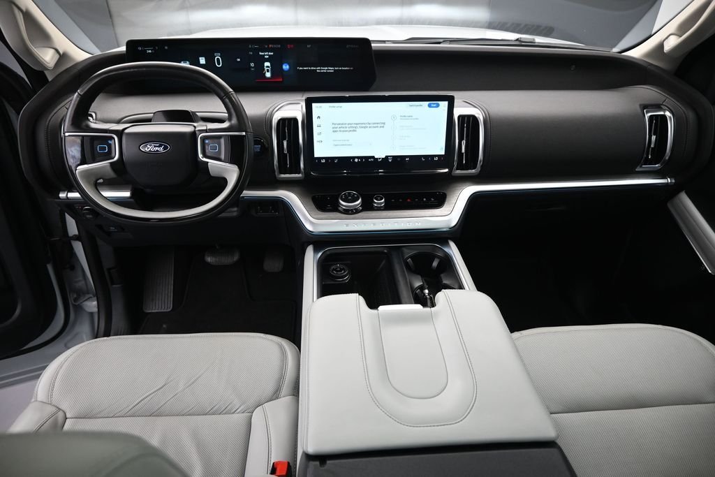 Used 2025 Silver Ford Platinum image 27