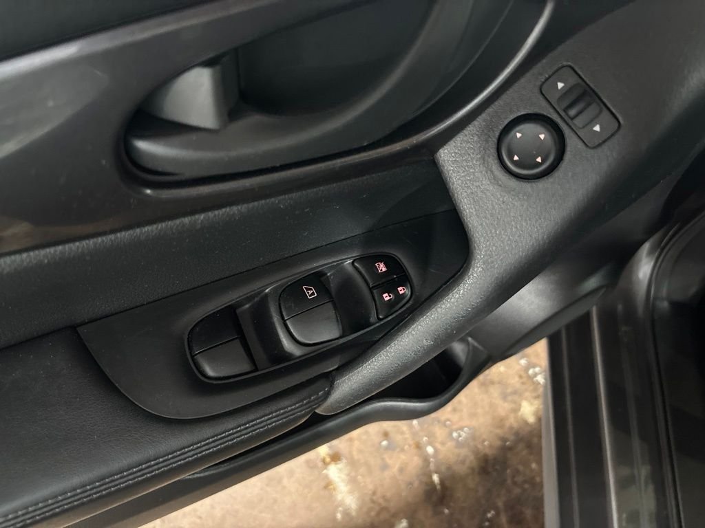 Used 2020 Gray Nissan S image 12
