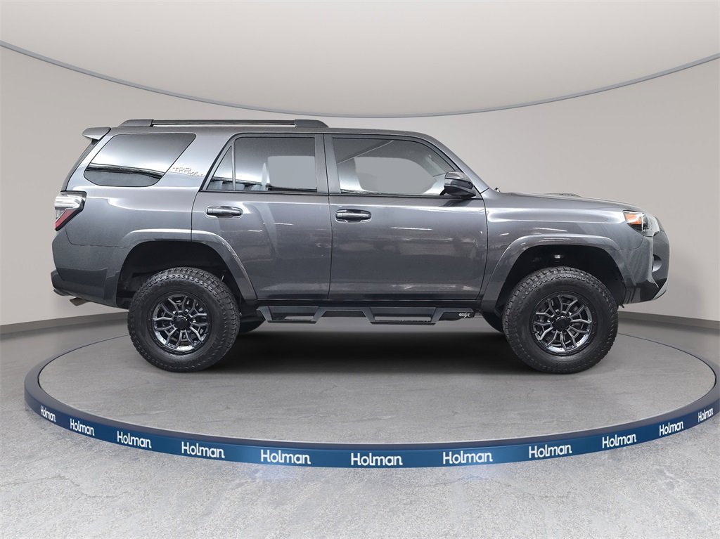 2022 Toyota 4Runner TRD Off-Road photo 4