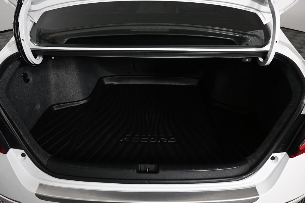 Used 2018  Honda Touring image 28