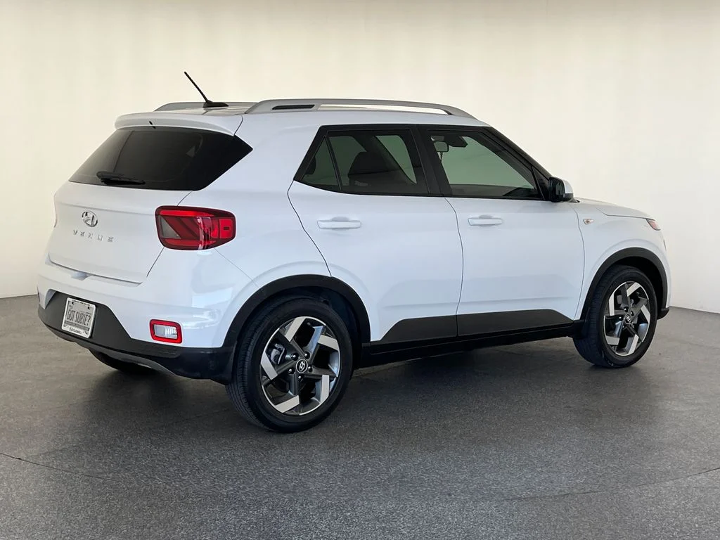 Used 2023 White Hyundai SEL image 3