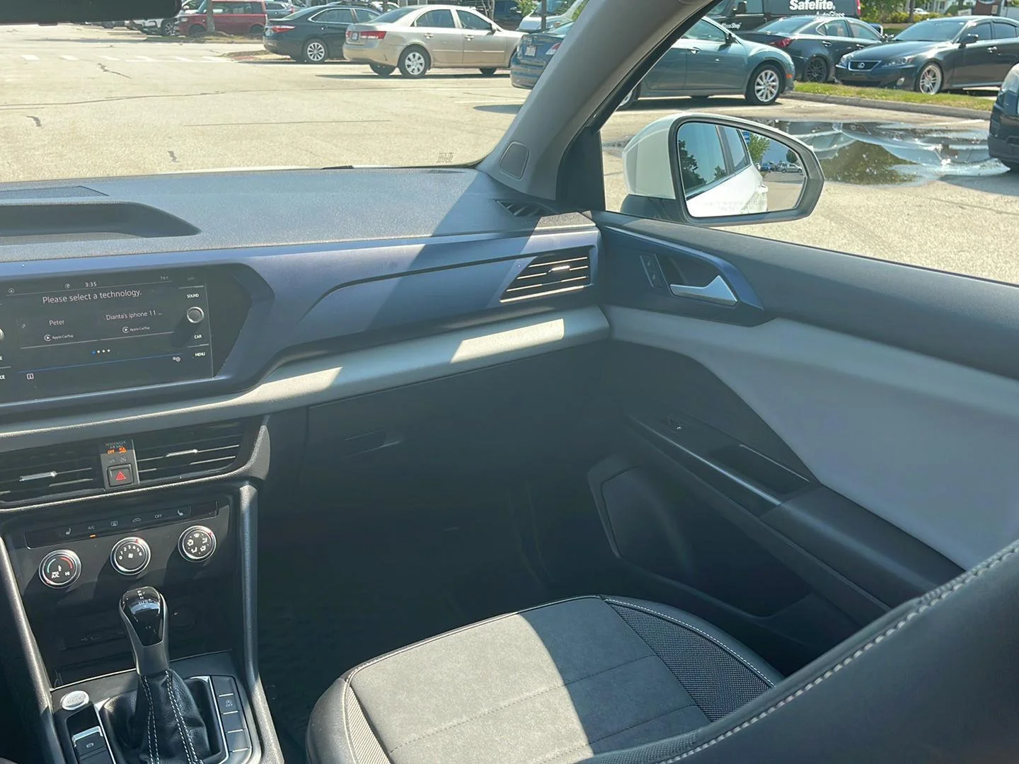 Used 2022 Pure White Volkswagen SE image 18