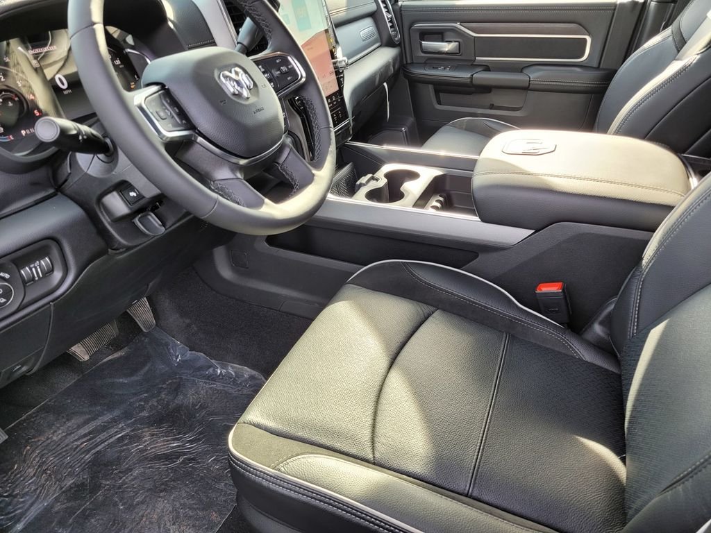 New 2026 Diamond Black Crystal Pearl-Coat Exterior Paint RAM Laramie image 8