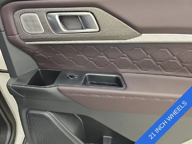 New 2027 Star White Metallic Tri-Coat Ford Platinum™ image 17
