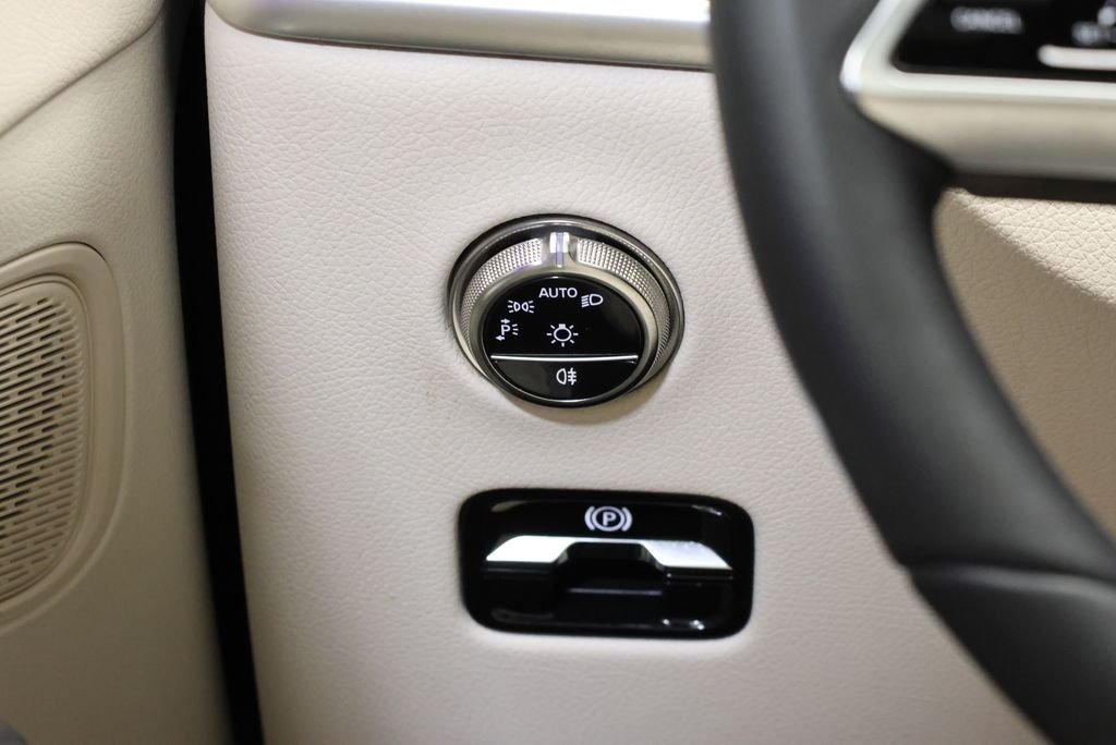 Certified Used 2026 Polar White Mercedes-Benz GLC 300 image 19
