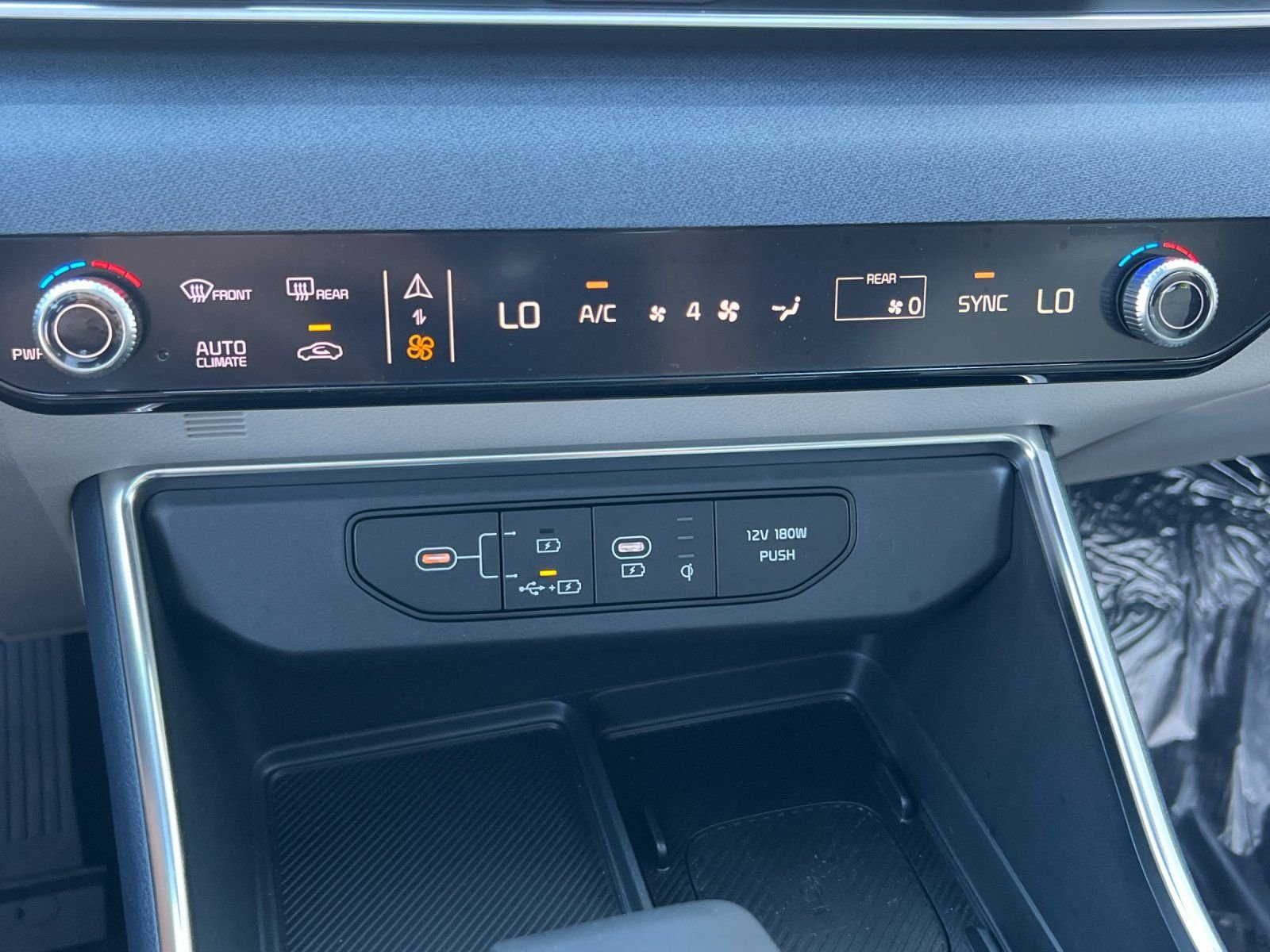 2026 Kia Carnival SX - Photo 24