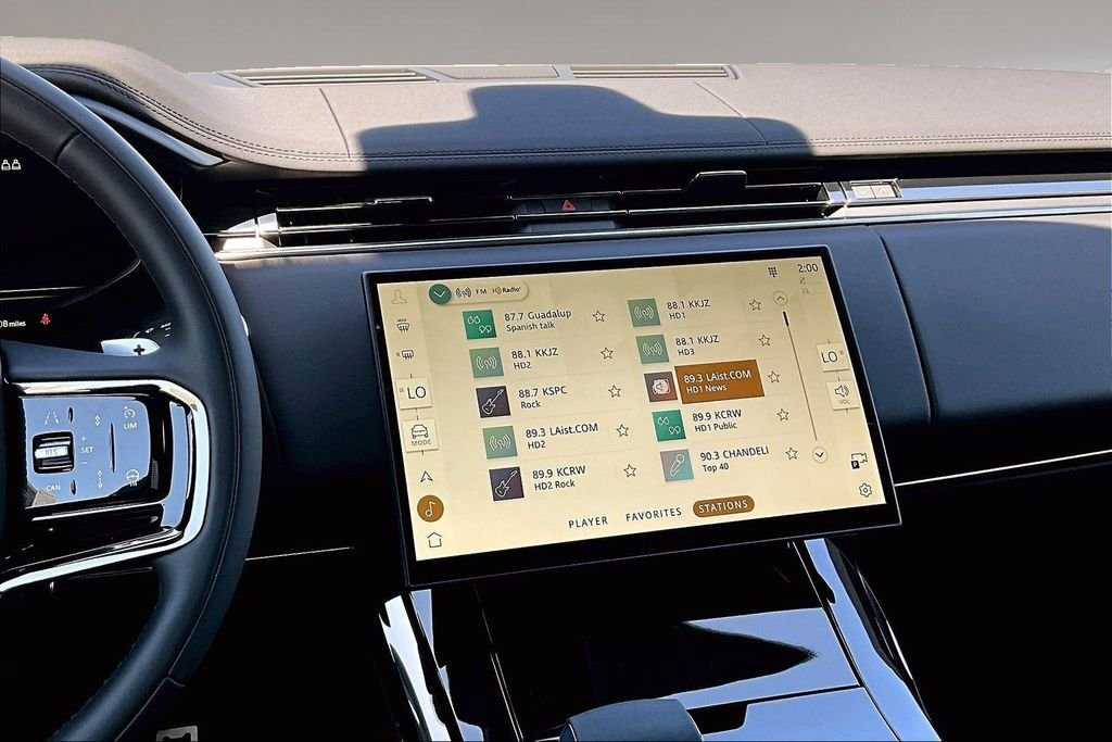New 2026 SANTORINI BLACK Land Rover Dynamic SE image 6