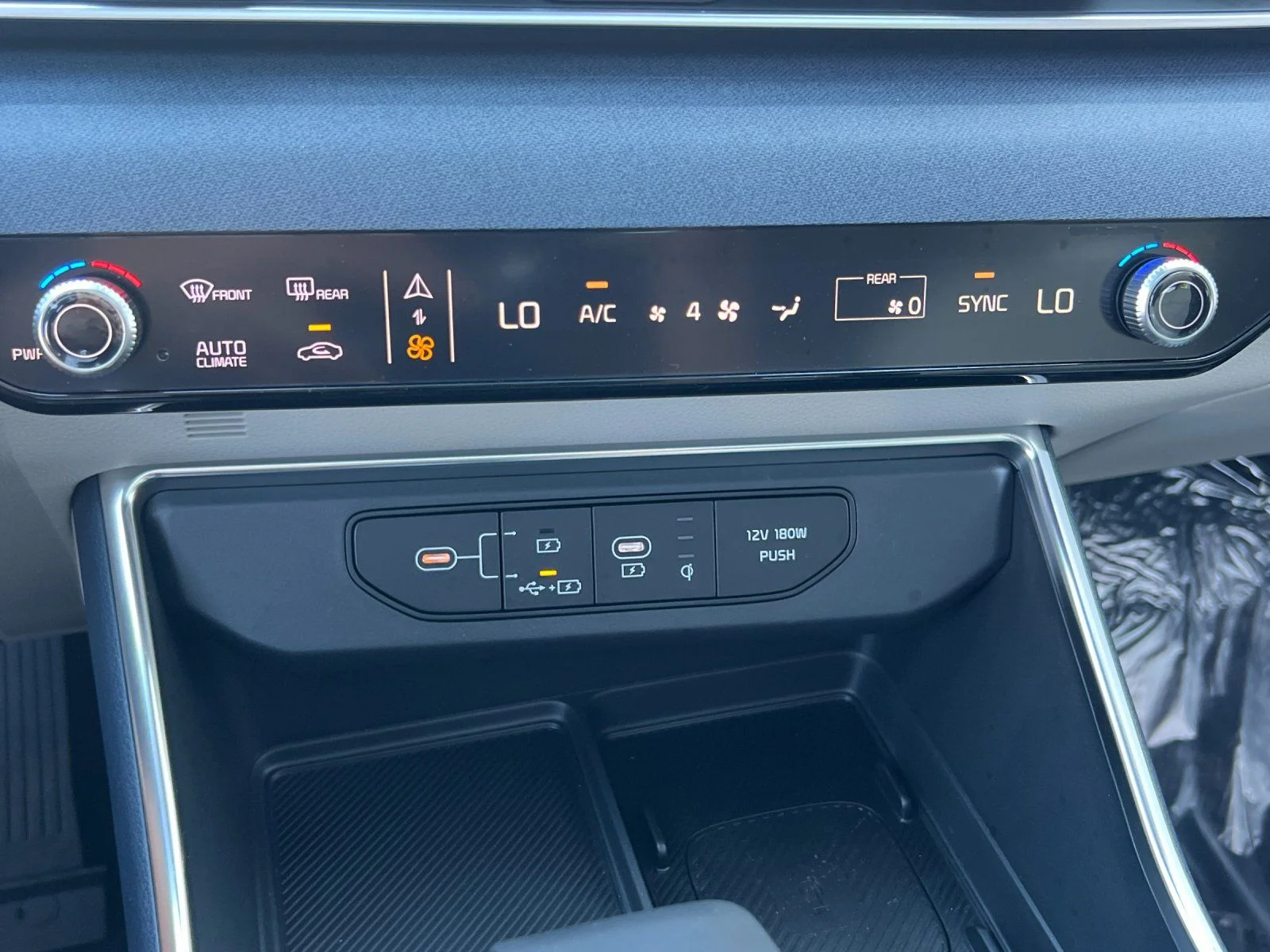 2026 Kia Carnival SX - Photo 24