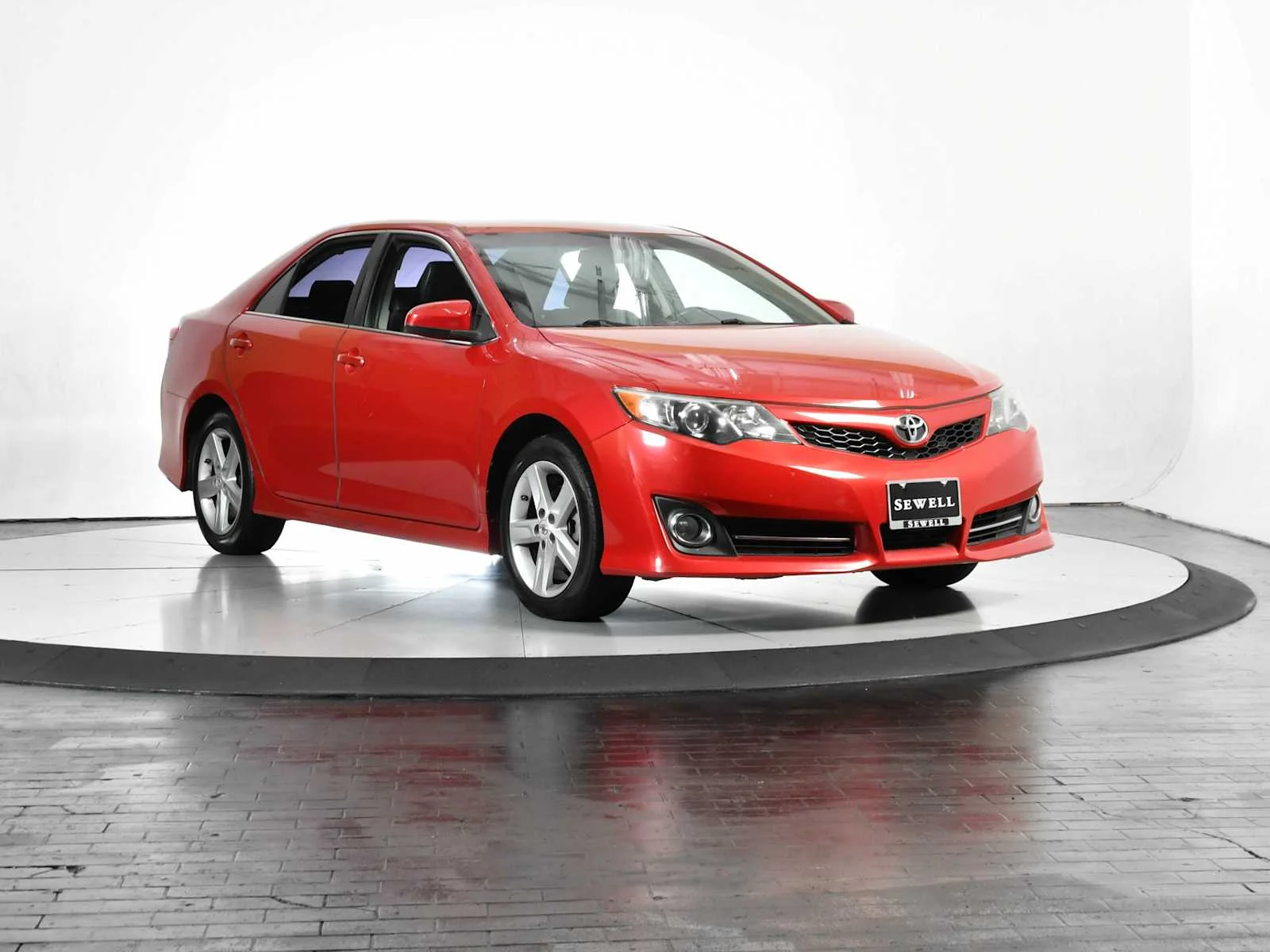 Used 2013 Barcelona Red Metallic Toyota SE image 8