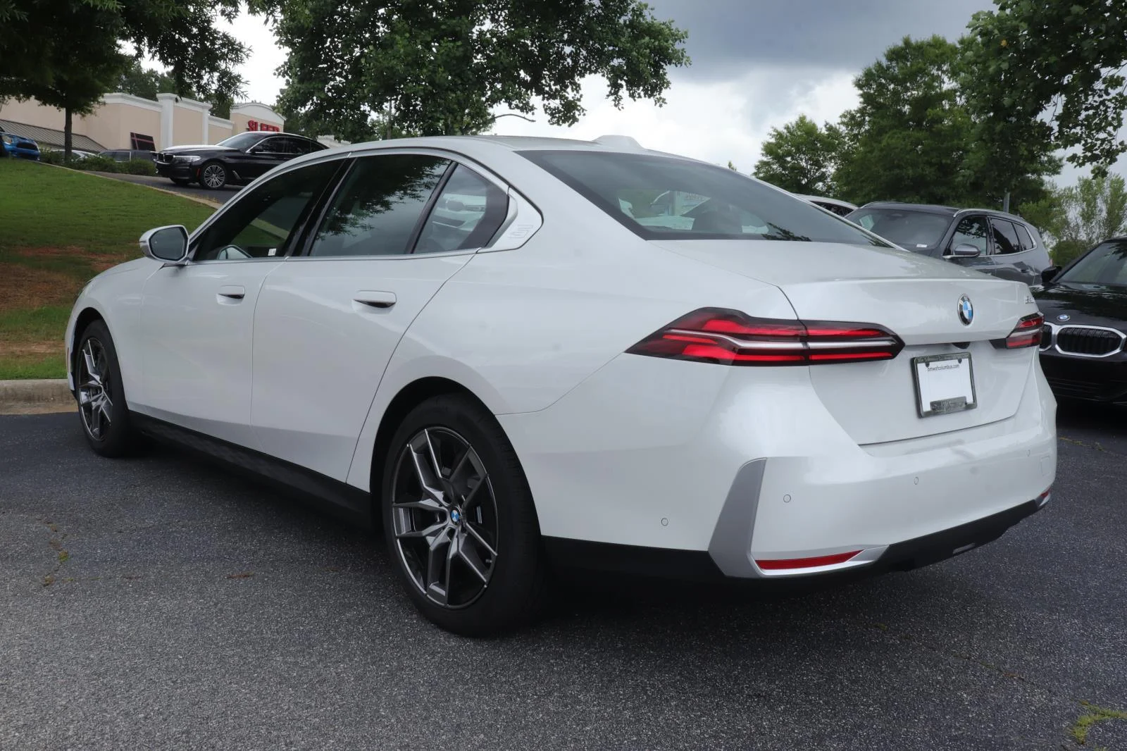 New 2027 Mineral White Metallic BMW 530i image 4