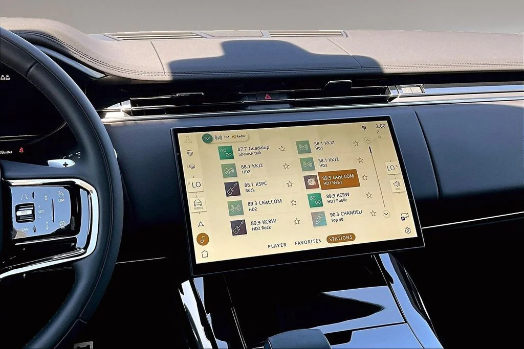 New 2026 Black Land Rover Dynamic SE image 6