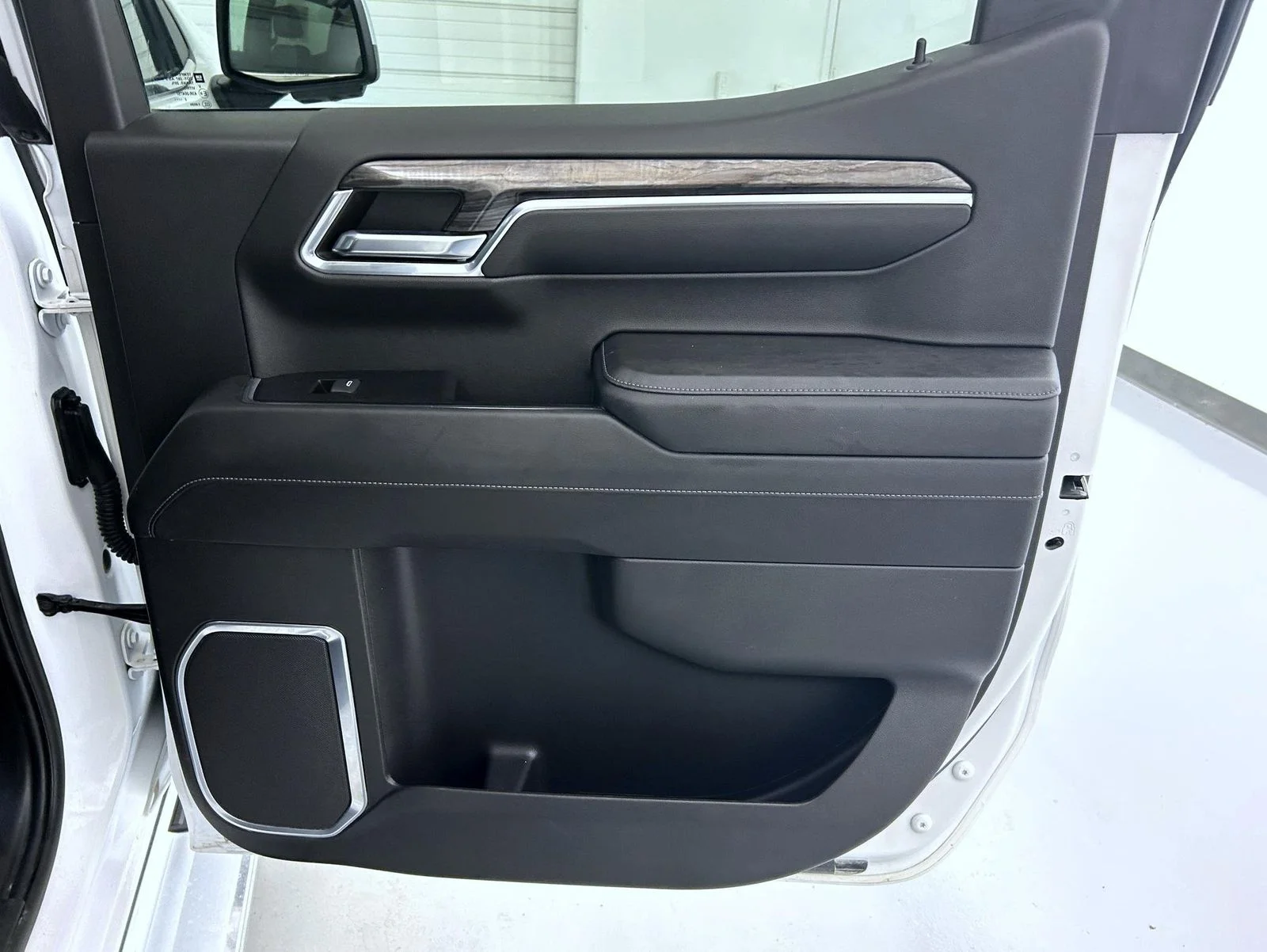 Used 2023 White Chevrolet LTZ image 17