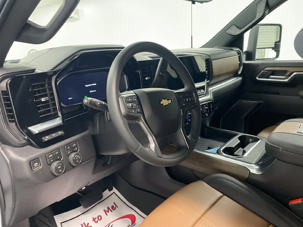 New 2026 Polar White Tricoat Chevrolet High Country image 15