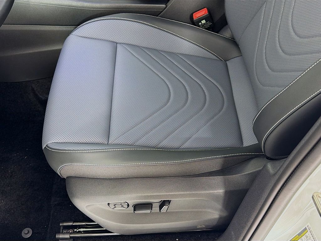New 2026 Opal White w/Deep Black Roof Volkswagen 2.0T SE R-Line Black 4MOTION image 20