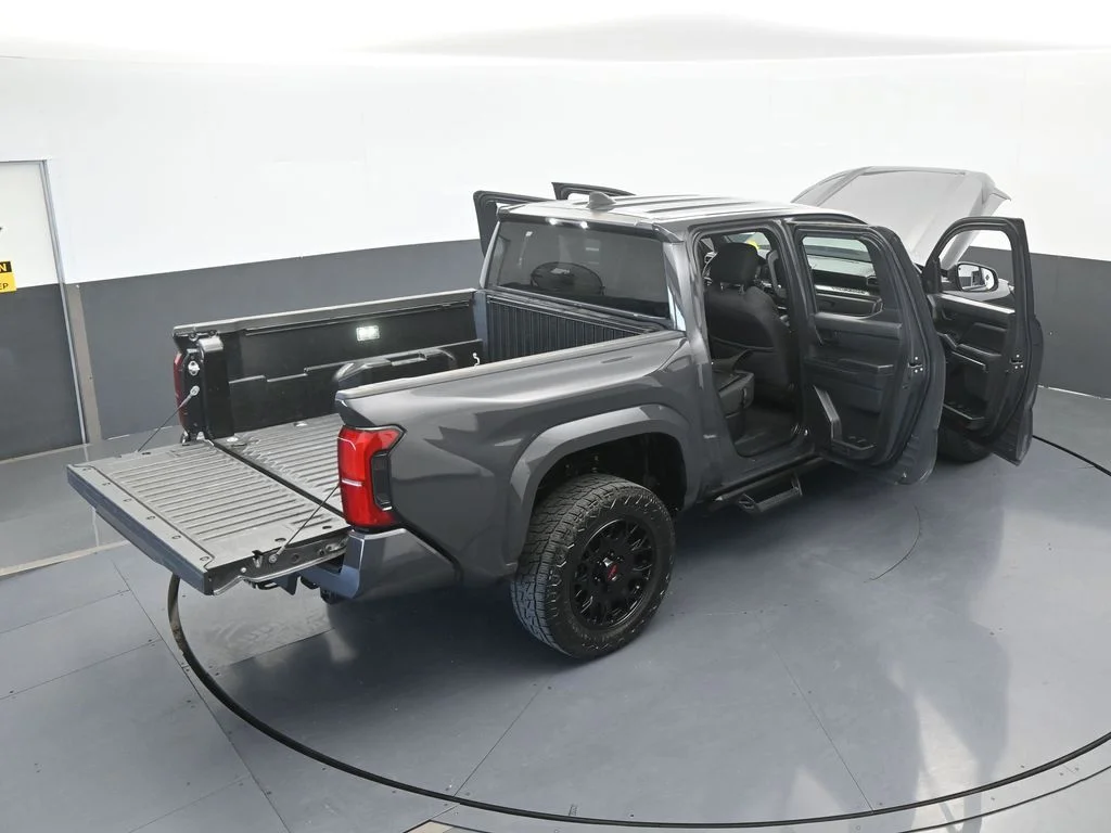 Used 2025 Underground Toyota SR5 image 74