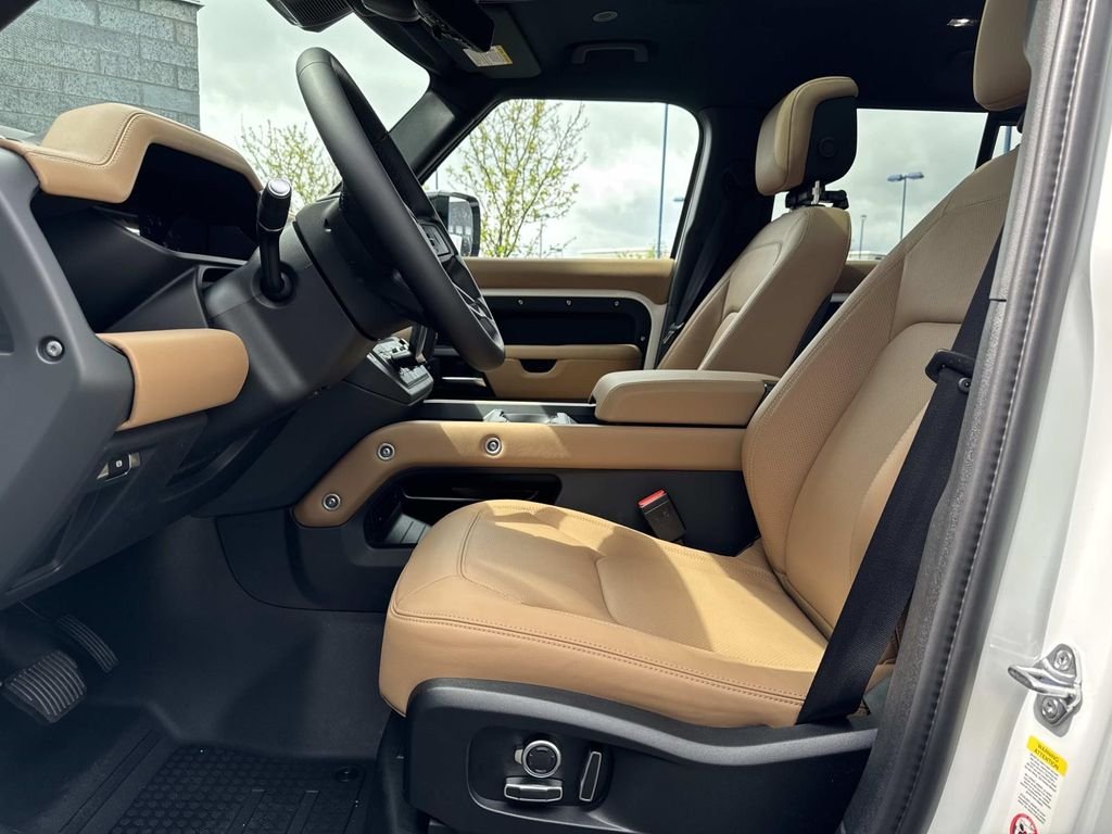 New 2026 Fuji White Land Rover S image 21