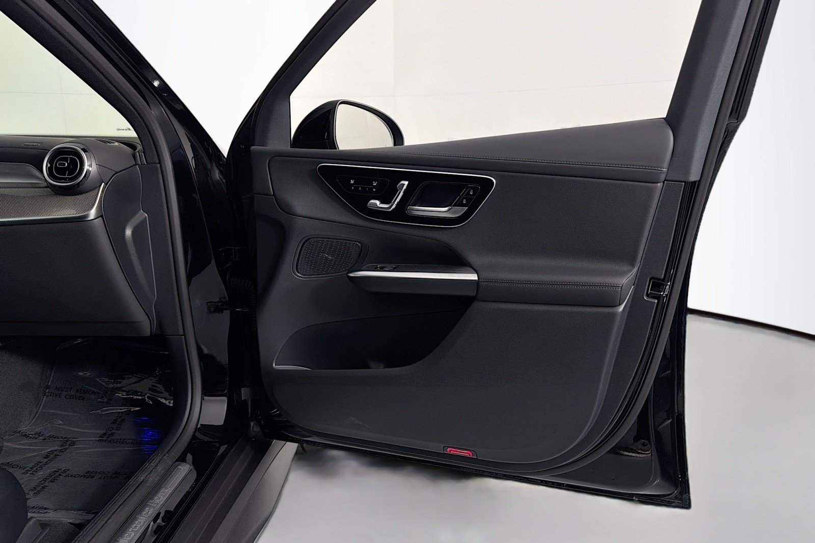 New 2026 Black Mercedes-Benz GLC 300 SUV image 23