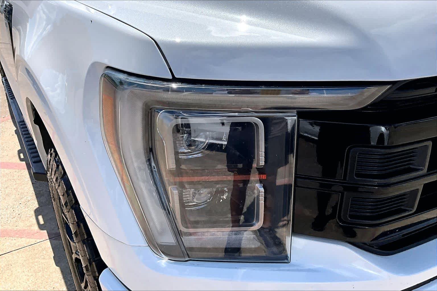 Used 2023 Star White Metallic Tri-Coat Ford LARIAT image 28