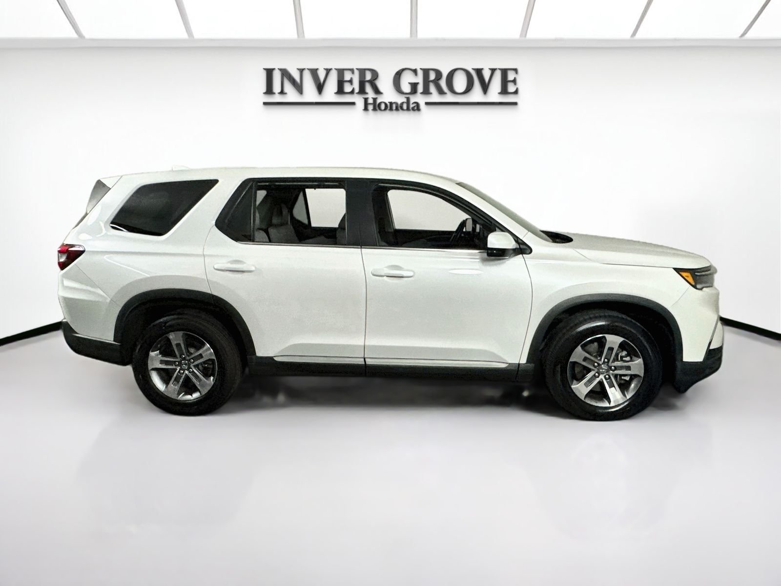 Used 2024 Platinum White Pearl Honda EX-L image 4