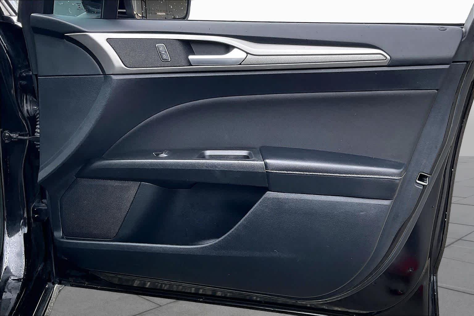 Used 2019 Agate Black Ford SE image 22