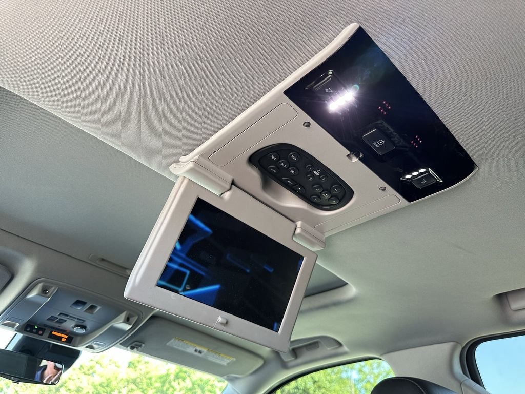 Used 2020 Silver Cadillac Luxury image 20