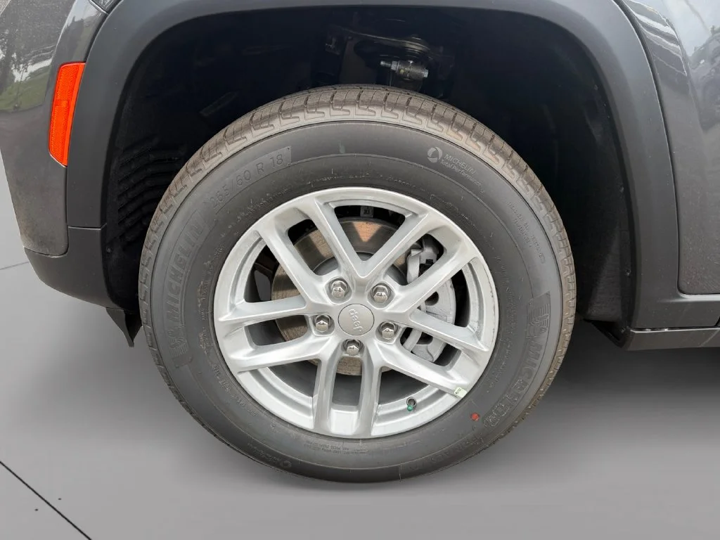 New 2026 Baltic Gray Metallic Clear-Coat Exterior Paint Jeep Laredo image 9