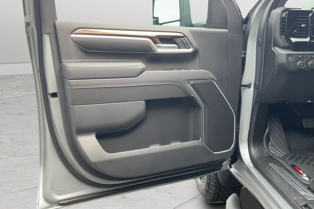 New 2026 Sterling Gray Metallic Chevrolet LT image 9