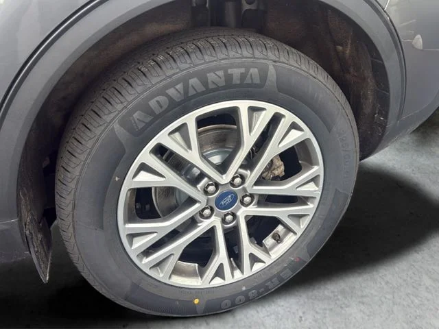 Used 2022 Gray Ford SEL image 27