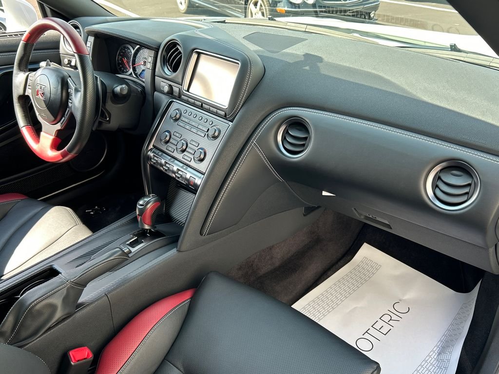 Used 2015 White Nissan Black Edition image 22