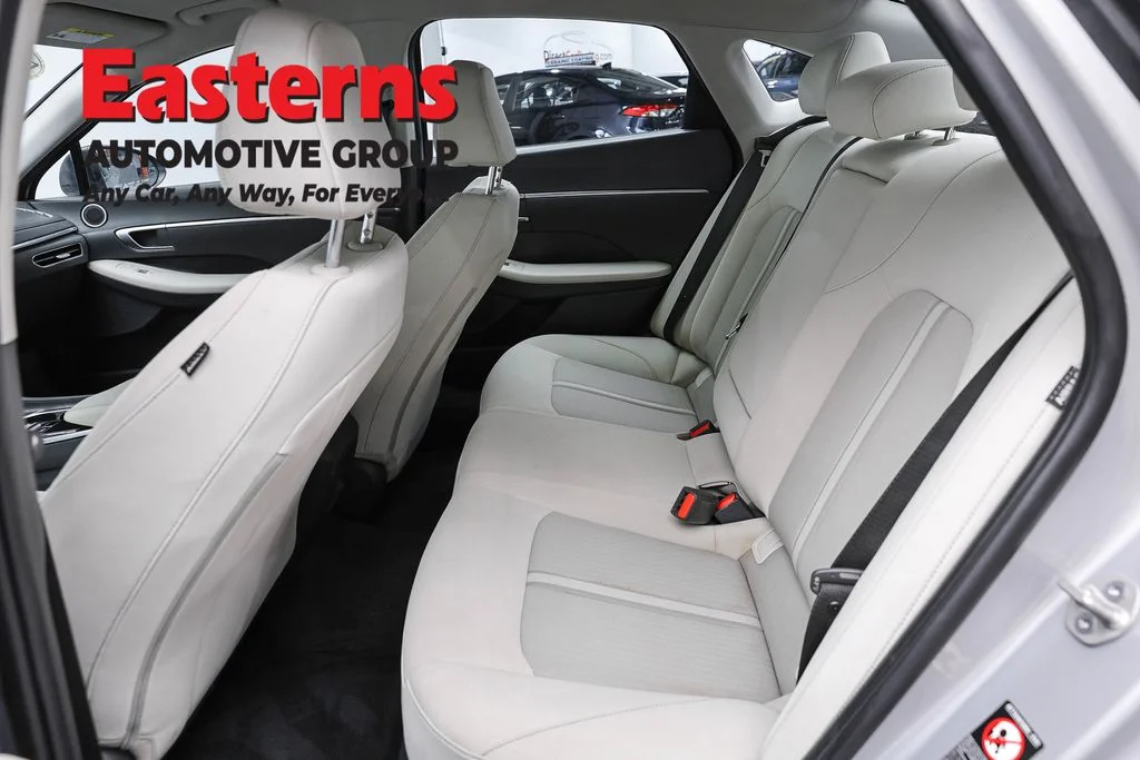 Used 2023 Silver Hyundai SEL image 21
