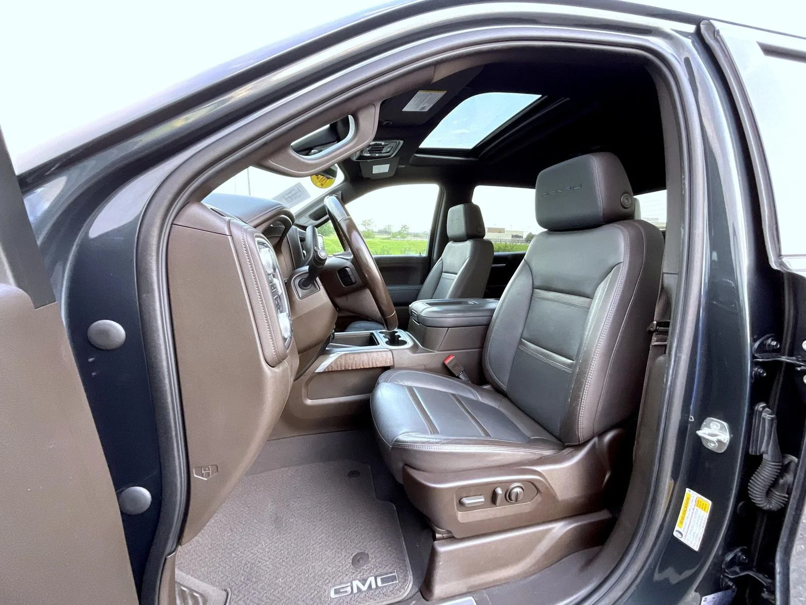 Used 2021 Green GMC Denali image 10
