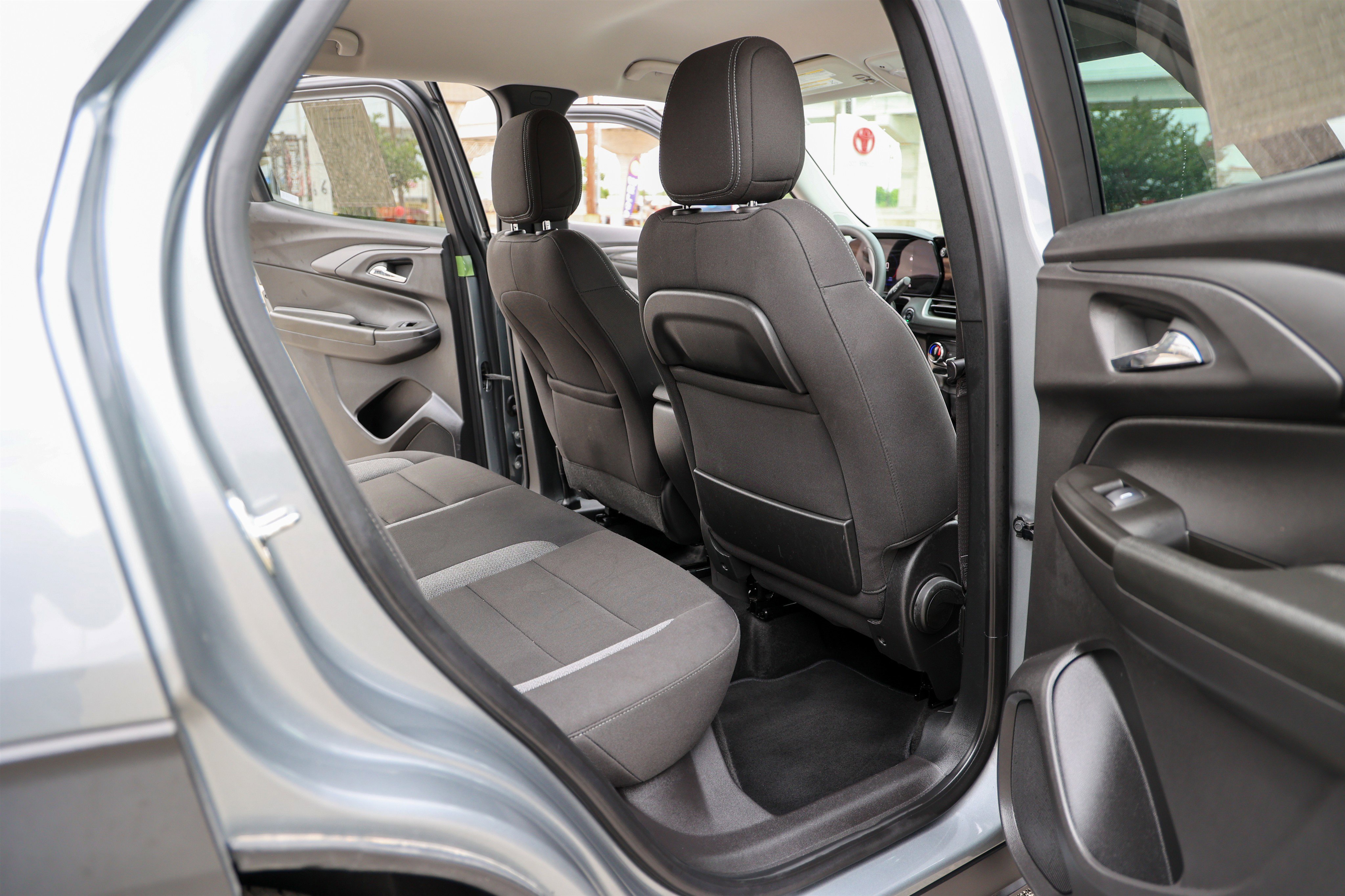 Used 2025 Sterling Gray Metallic Chevrolet LT image 37