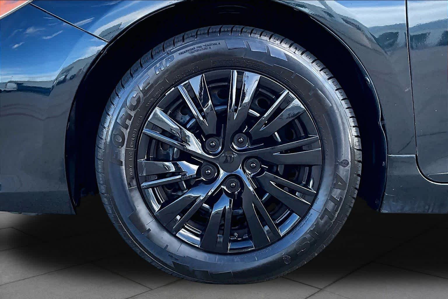 Used 2015 Cosmic Gray Mica Toyota LE image 11