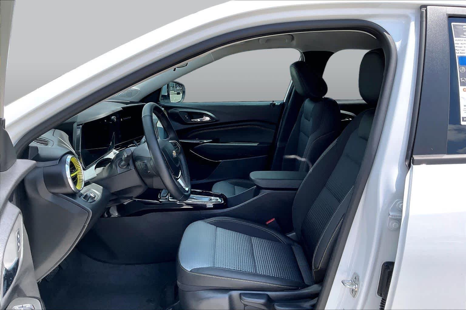 Used 2026 Summit White Chevrolet LT image 8