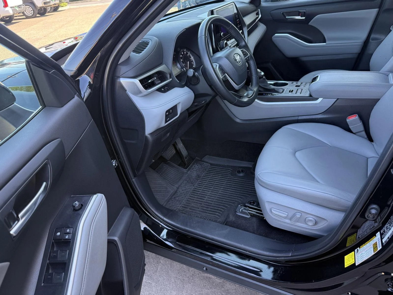 Used 2023 Midnight Black Metallic Toyota XLE image 21