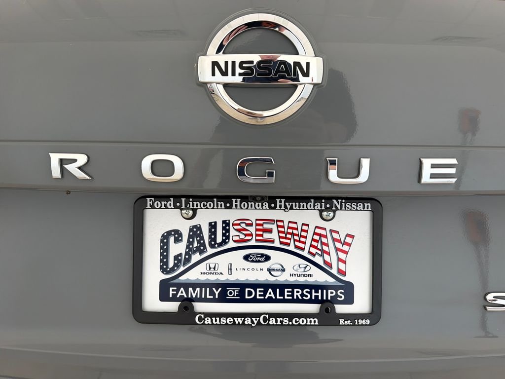 Used 2021 Boulder Gray Nissan SL image 33