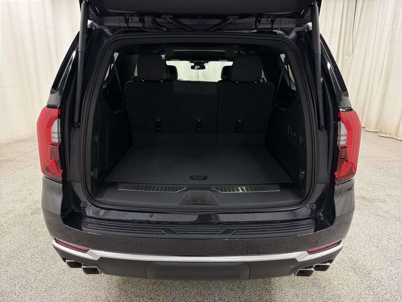 2026 GMC Yukon XL Denali - Photo 17