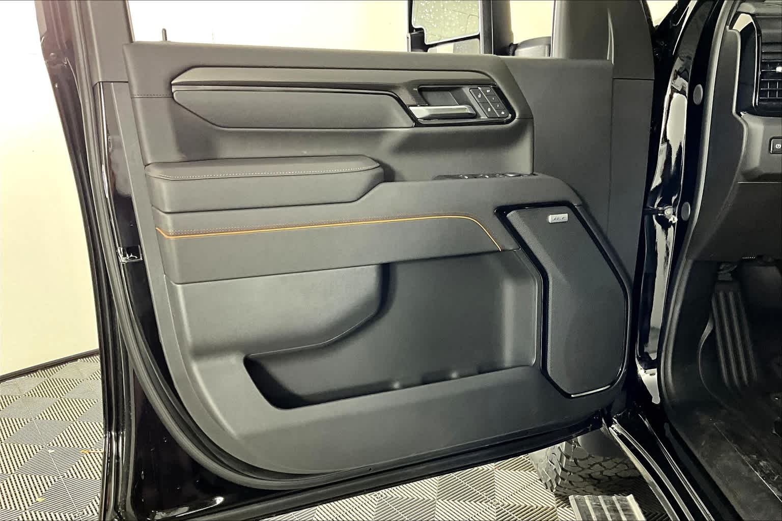 Used 2025 Onyx Black GMC AT4 image 16