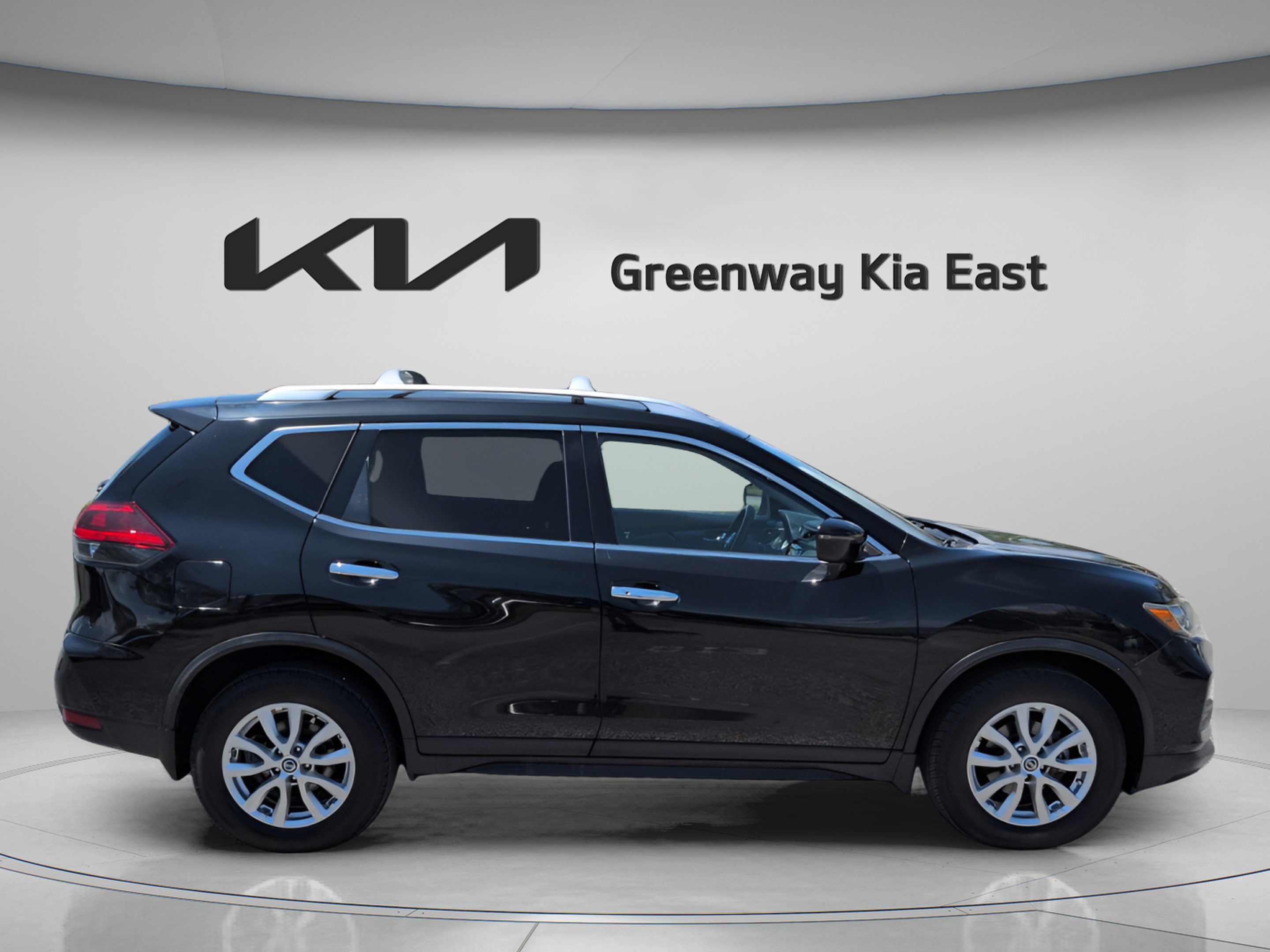 Used 2020 Magnetic Black Pearl Nissan SV image 5
