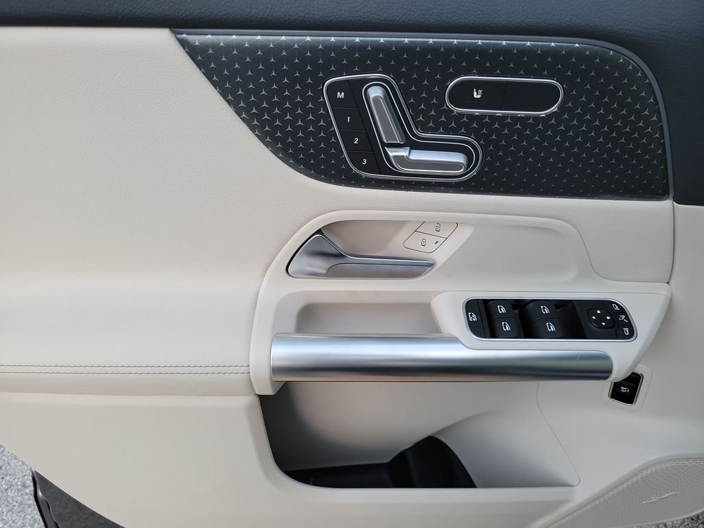 New 2026 Mountain Grey Metallic Mercedes-Benz GLA 250 image 16